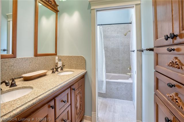 4707 Oak Hollow Lane, Fort Smith, AR 72903