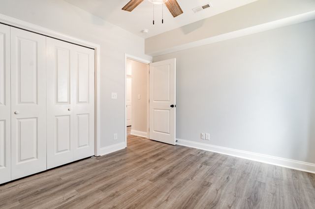 60 W High St, Clarksville, TN 37040