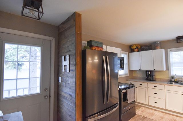 1009 Knight Avenue N, Thief River Falls, MN 56701