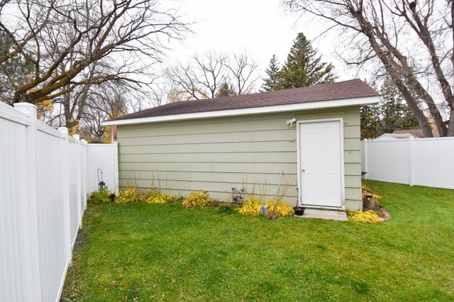 1009 Knight Avenue N, Thief River Falls, MN 56701