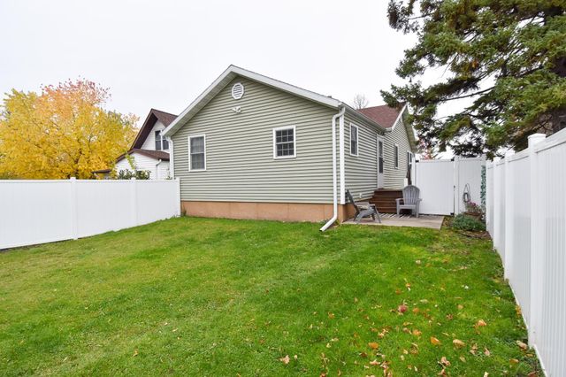 1009 Knight Avenue N, Thief River Falls, MN 56701