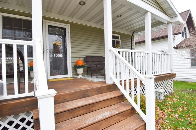 1009 Knight Avenue N, Thief River Falls, MN 56701