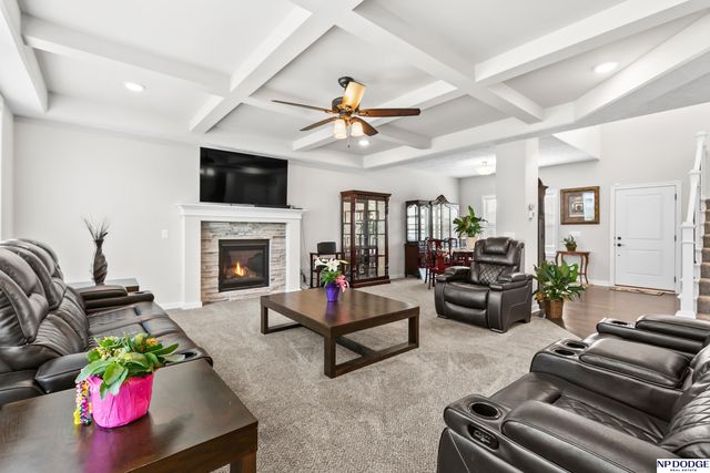 5216 Heartland Drive, Papillion, NE 68133