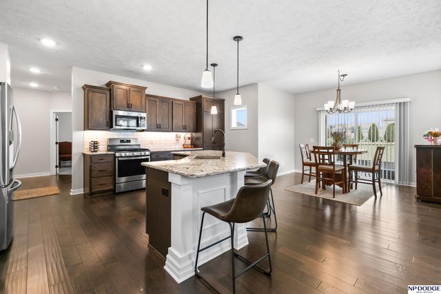 5216 Heartland Drive, Papillion, NE 68133