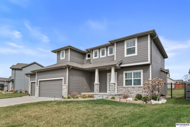 5216 Heartland Drive, Papillion, NE 68133