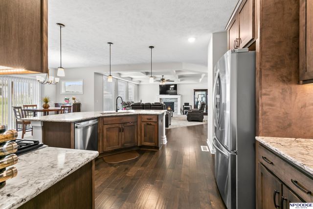 5216 Heartland Drive, Papillion, NE 68133