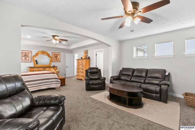 5216 Heartland Drive, Papillion, NE 68133