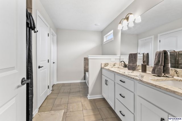 5216 Heartland Drive, Papillion, NE 68133