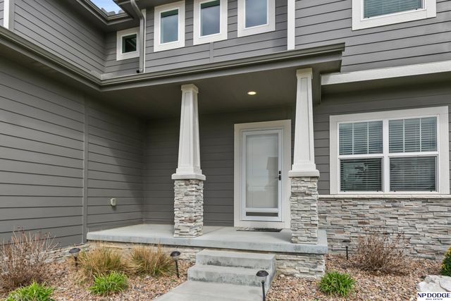 5216 Heartland Drive, Papillion, NE 68133