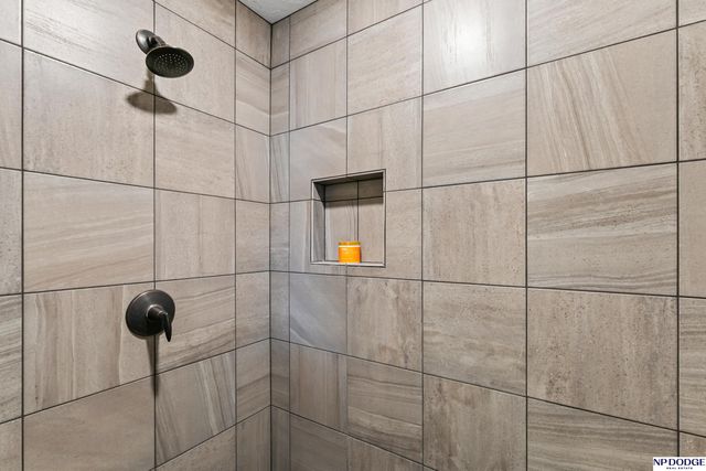 5216 Heartland Drive, Papillion, NE 68133