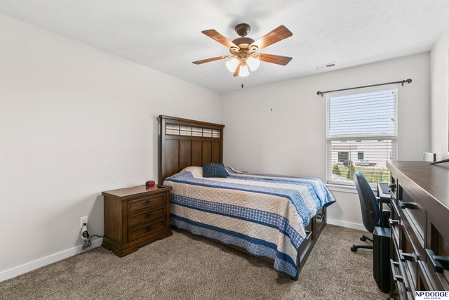5216 Heartland Drive, Papillion, NE 68133