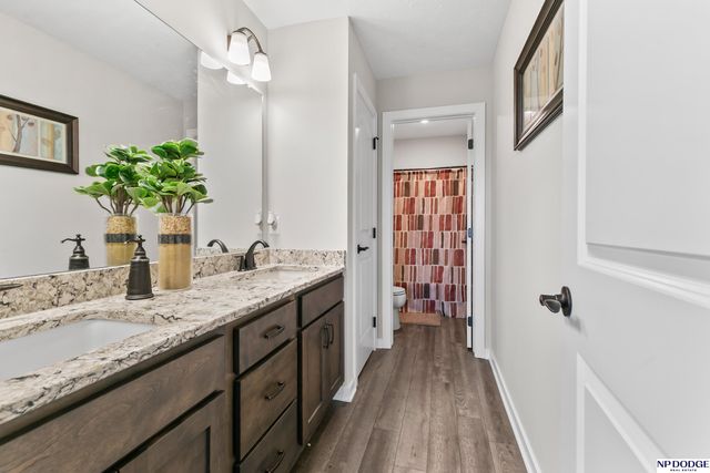 5216 Heartland Drive, Papillion, NE 68133