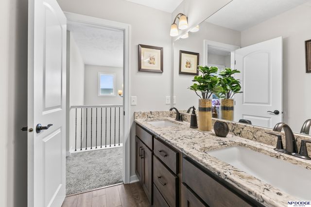 5216 Heartland Drive, Papillion, NE 68133