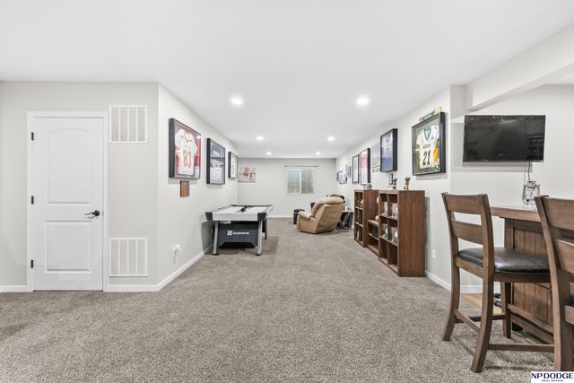 5216 Heartland Drive, Papillion, NE 68133