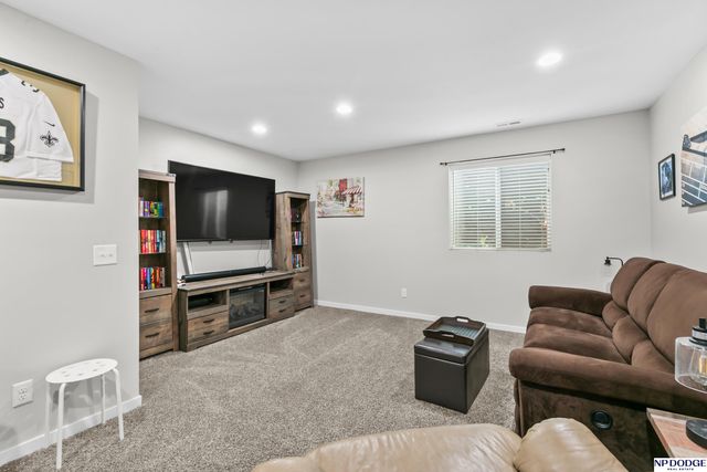 5216 Heartland Drive, Papillion, NE 68133