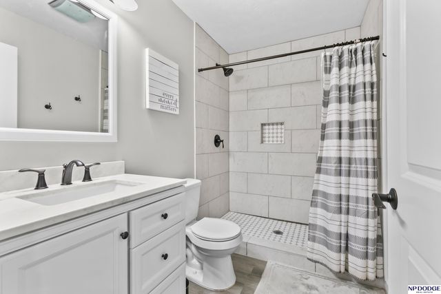 5216 Heartland Drive, Papillion, NE 68133