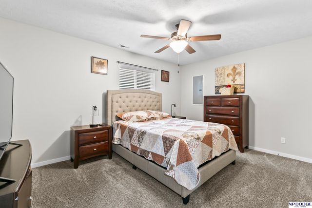 5216 Heartland Drive, Papillion, NE 68133