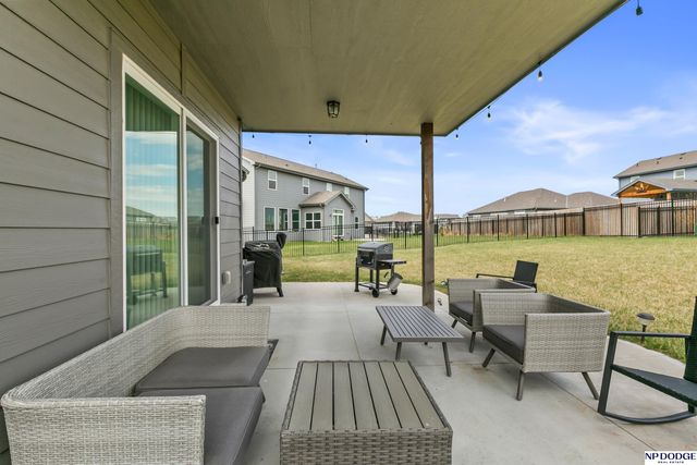 5216 Heartland Drive, Papillion, NE 68133