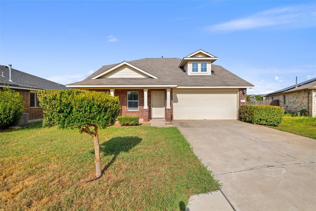 205 N Hunting Lodge LN, Bastrop, TX 78602