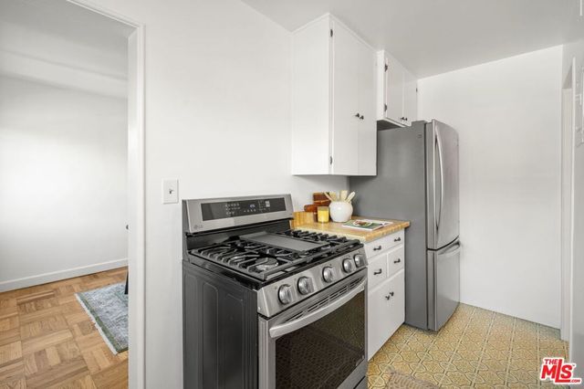 5441 Village Green, Los Angeles, CA 90016