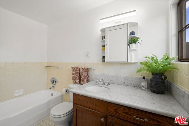 5441 Village Green, Los Angeles, CA 90016