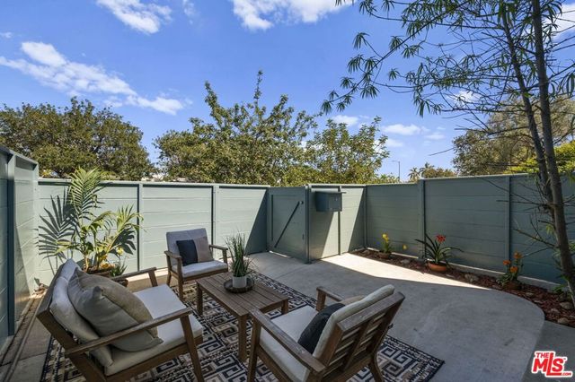 5441 Village Green, Los Angeles, CA 90016