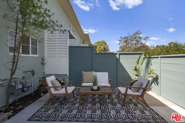 5441 Village Green, Los Angeles, CA 90016