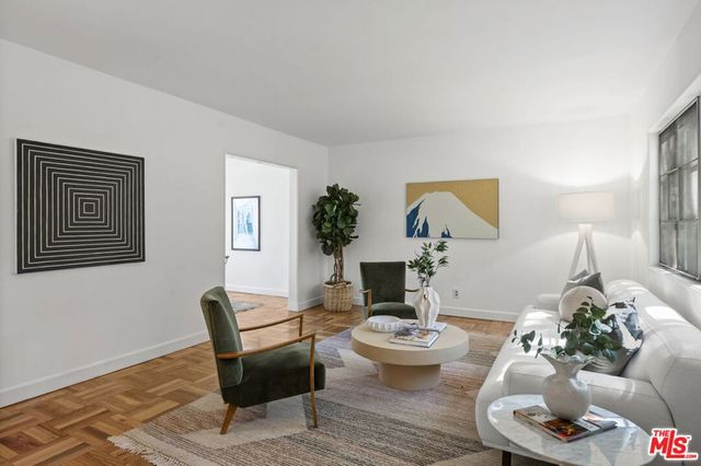 5441 Village Green, Los Angeles, CA 90016