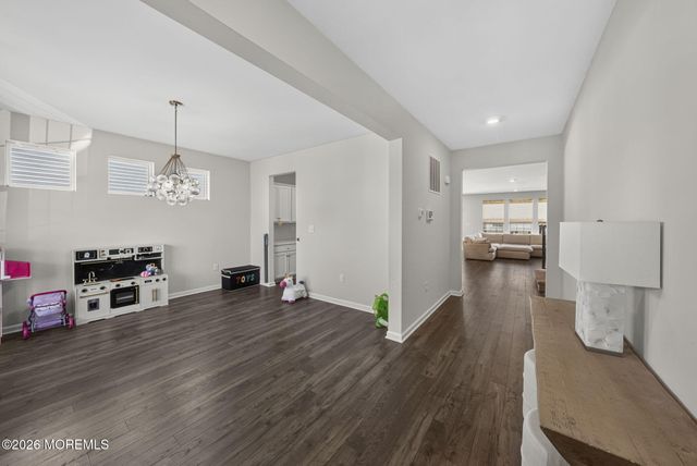 30 Holloway Avenue, Manahawkin, NJ 08050