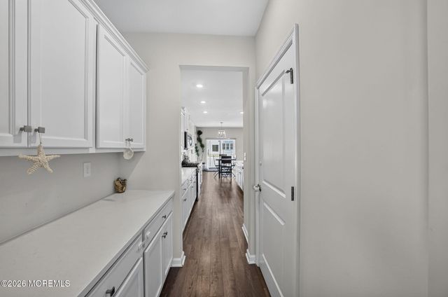 30 Holloway Avenue, Manahawkin, NJ 08050