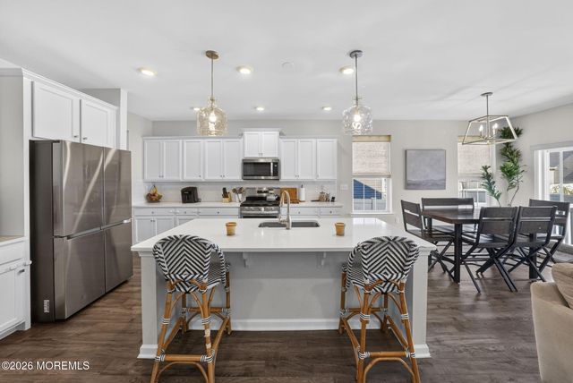 30 Holloway Avenue, Manahawkin, NJ 08050