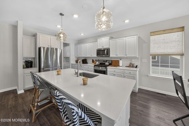 30 Holloway Avenue, Manahawkin, NJ 08050