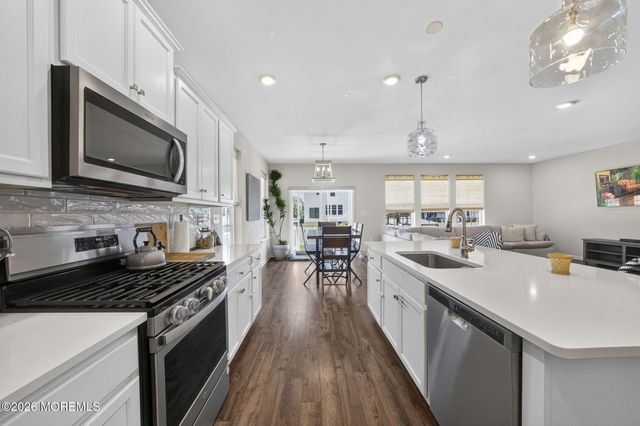 30 Holloway Avenue, Manahawkin, NJ 08050