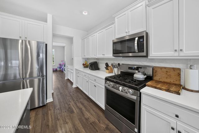 30 Holloway Avenue, Manahawkin, NJ 08050