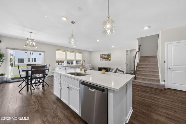 30 Holloway Avenue, Manahawkin, NJ 08050