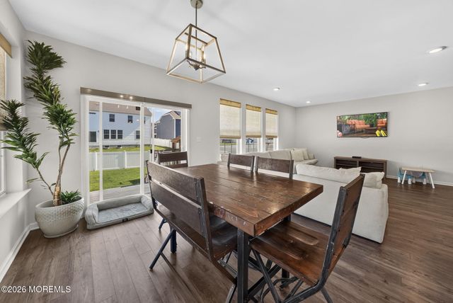 30 Holloway Avenue, Manahawkin, NJ 08050