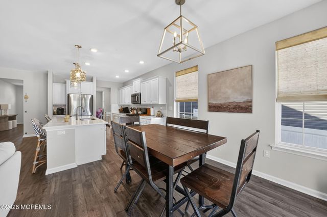30 Holloway Avenue, Manahawkin, NJ 08050