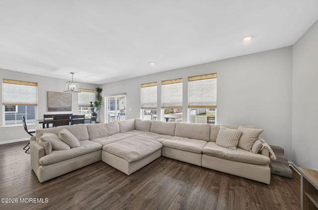 30 Holloway Avenue, Manahawkin, NJ 08050