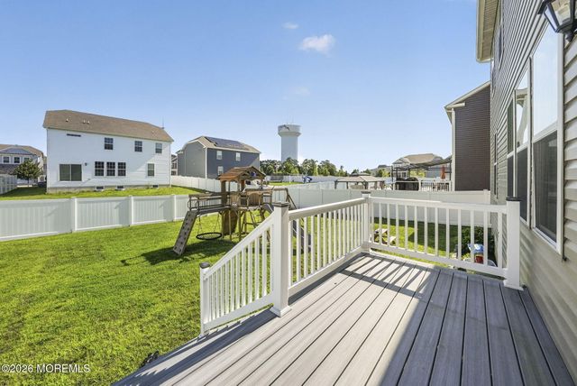 30 Holloway Avenue, Manahawkin, NJ 08050