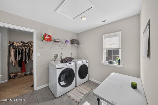 30 Holloway Avenue, Manahawkin, NJ 08050