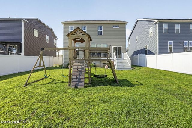 30 Holloway Avenue, Manahawkin, NJ 08050