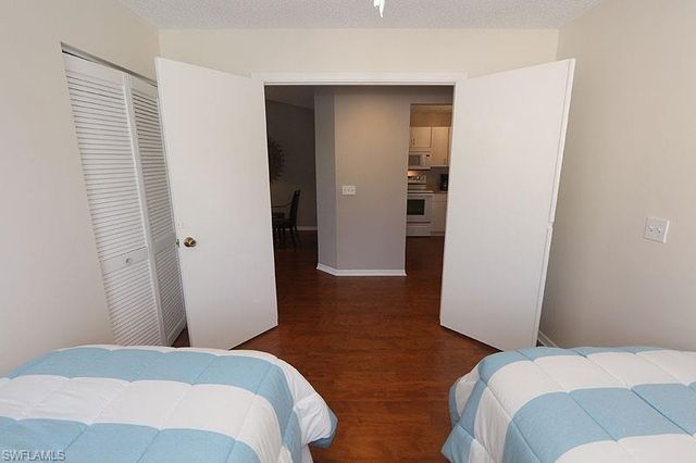 7812 Emerald CIR 201, Naples, FL 34109