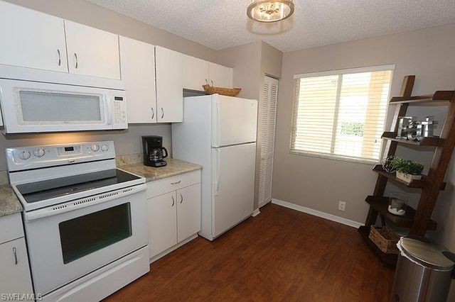 7812 Emerald CIR 201, Naples, FL 34109