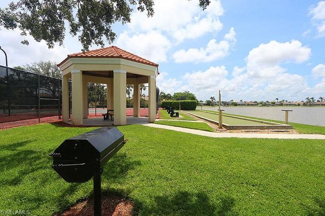 7812 Emerald CIR 201, Naples, FL 34109