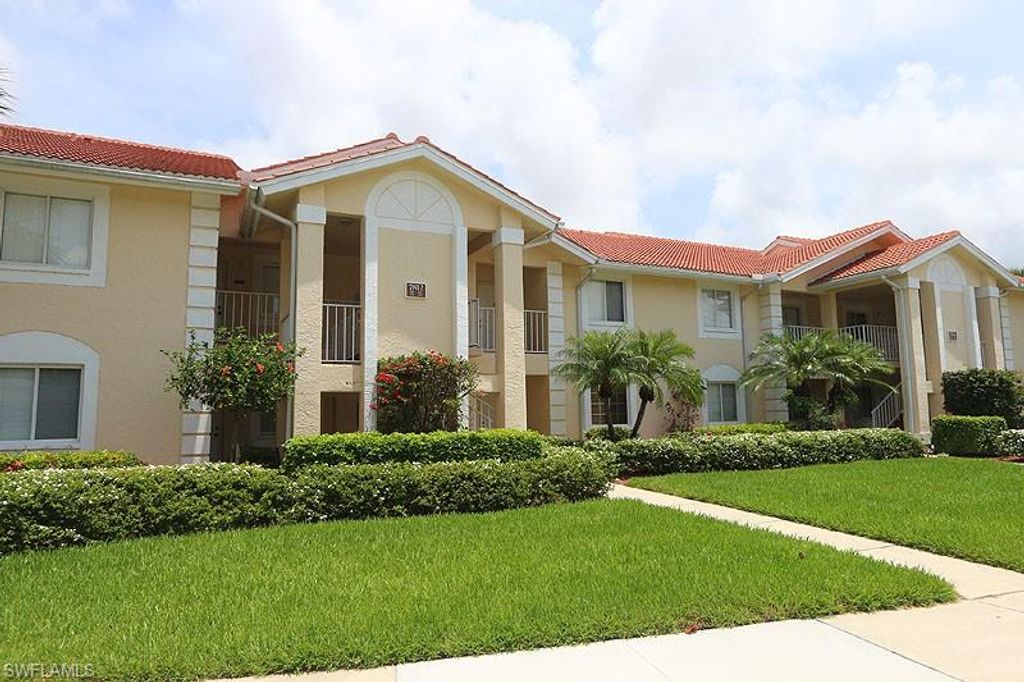 7812 Emerald CIR 201, Naples, FL 34109