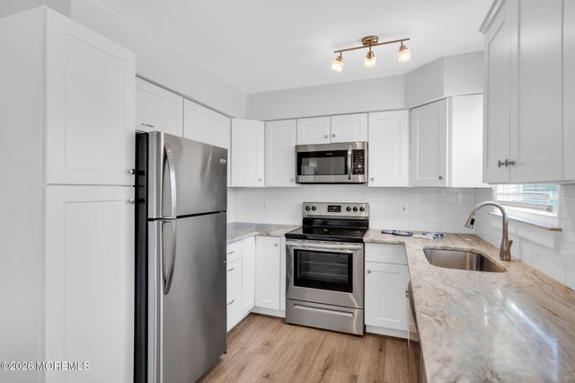 9 Greenwood Lane 62, Whiting, NJ 08759