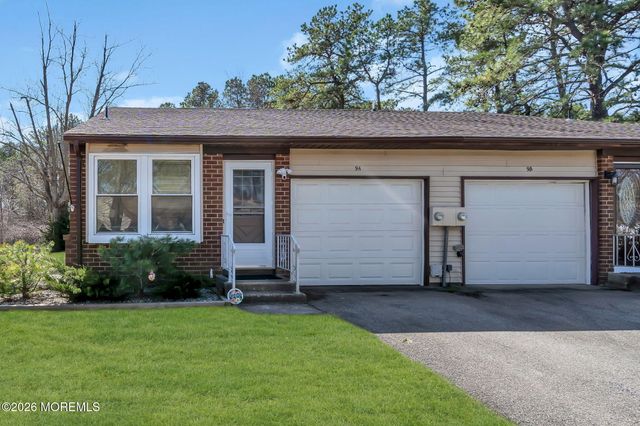 9 Greenwood Lane 62, Whiting, NJ 08759