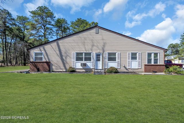 9 Greenwood Lane 62, Whiting, NJ 08759