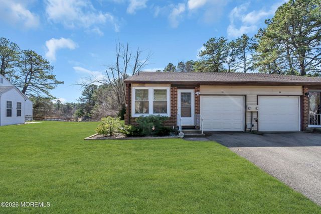 9 Greenwood Lane 62, Whiting, NJ 08759