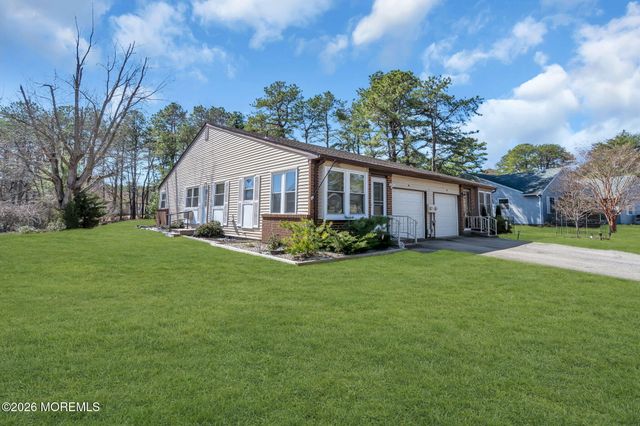 9 Greenwood Lane 62, Whiting, NJ 08759